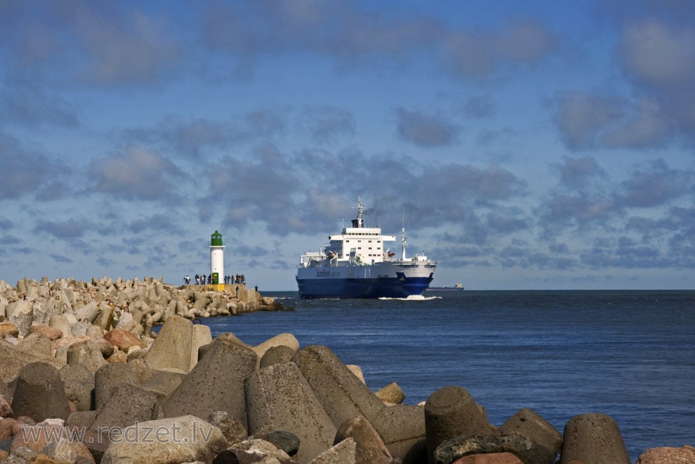 Ventspils ostas jūras vārti