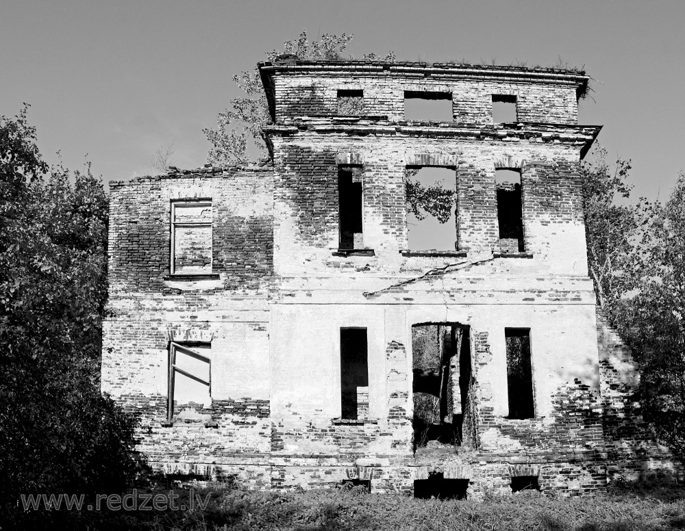 Zlēkas Manor Ruins