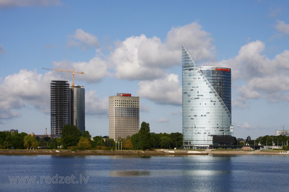 Z-Towers, Preses nams, Saules akmens