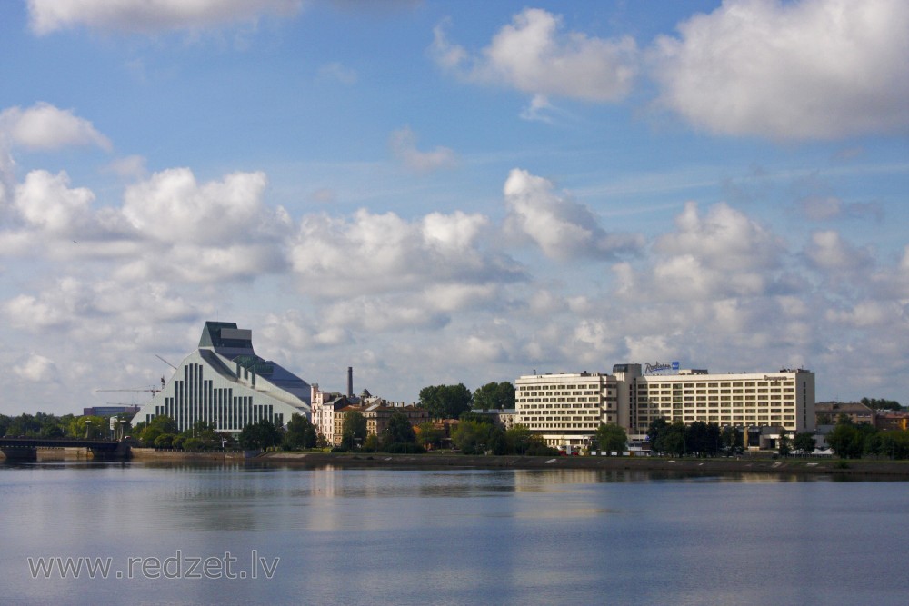 Gaismas pils un Radisson Blu Daugava Hotel