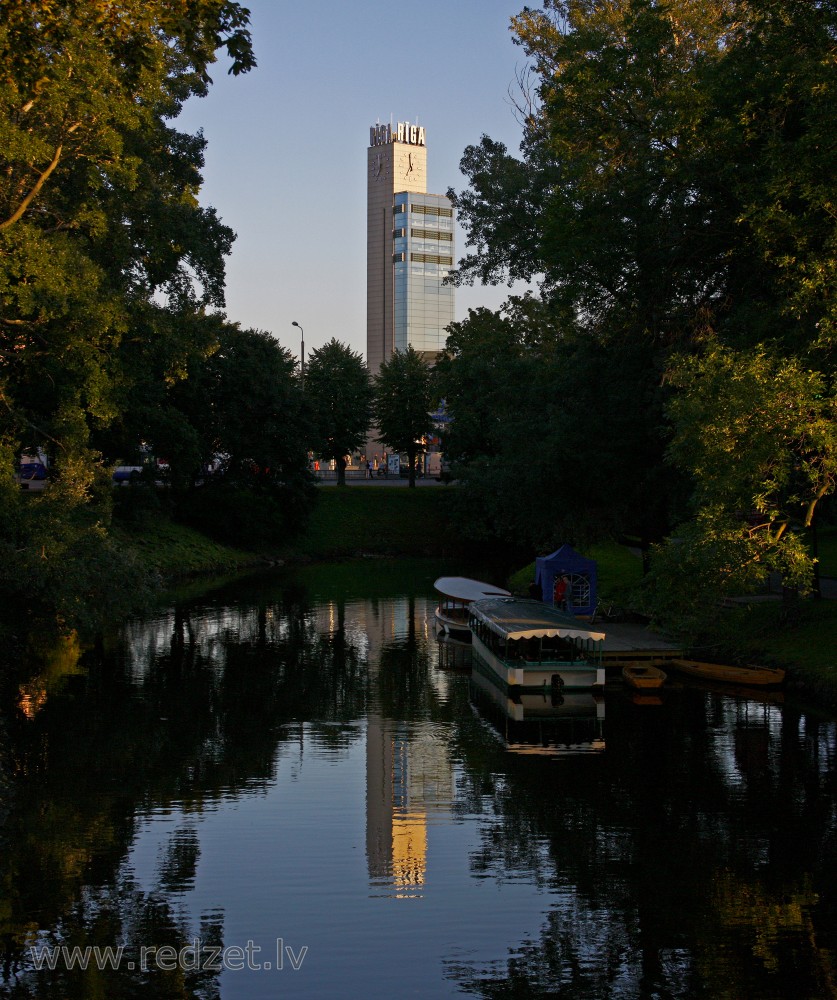 Rīgas Stacijas pulksteņa tornis