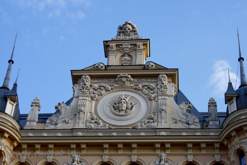 Art Nouveau Face, Central Mask in Alberta Street 13 Facade