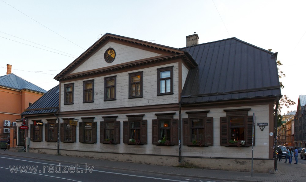 Rīga, Baznīcas iela 14