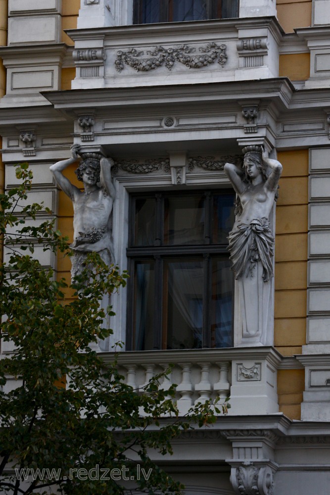 Fasādes fragments (Baznīcas 25, Rīga)