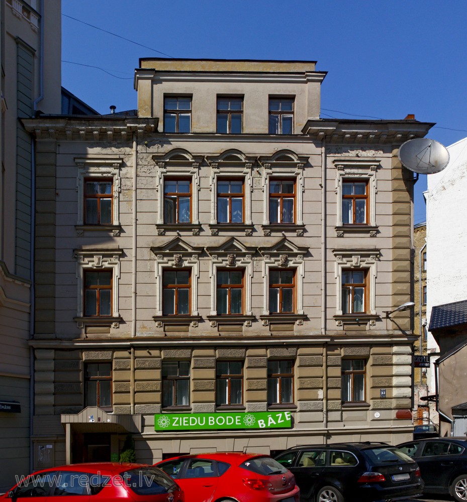 Rīga, Baznīcas iela 33