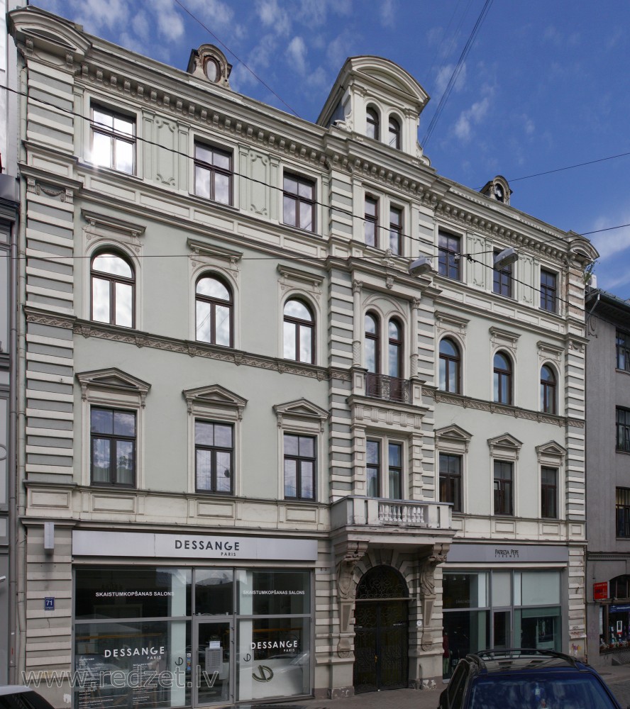 Rīga, Dzirnavu iela 71
