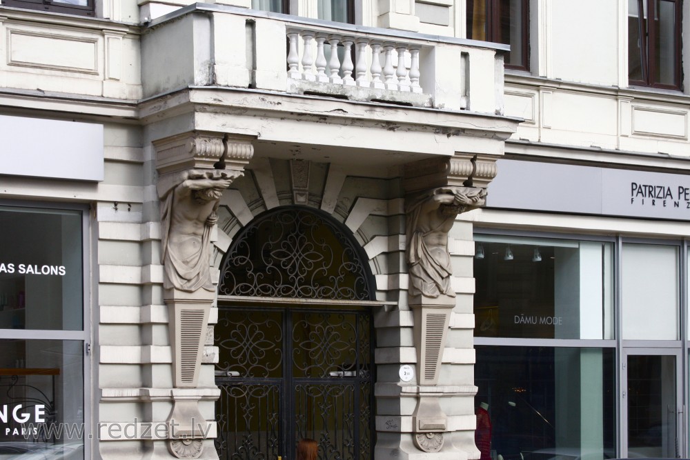 Dekoratīvs balkons (Dzirnavu 71)