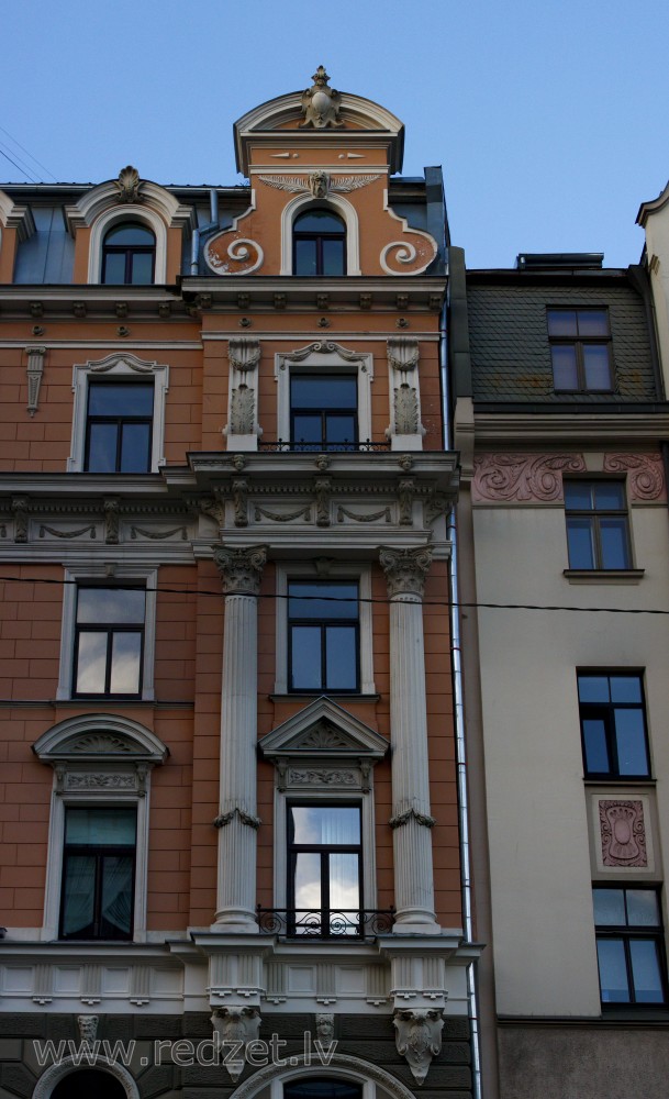 Fasādes fragments (Lāčplēša 27)