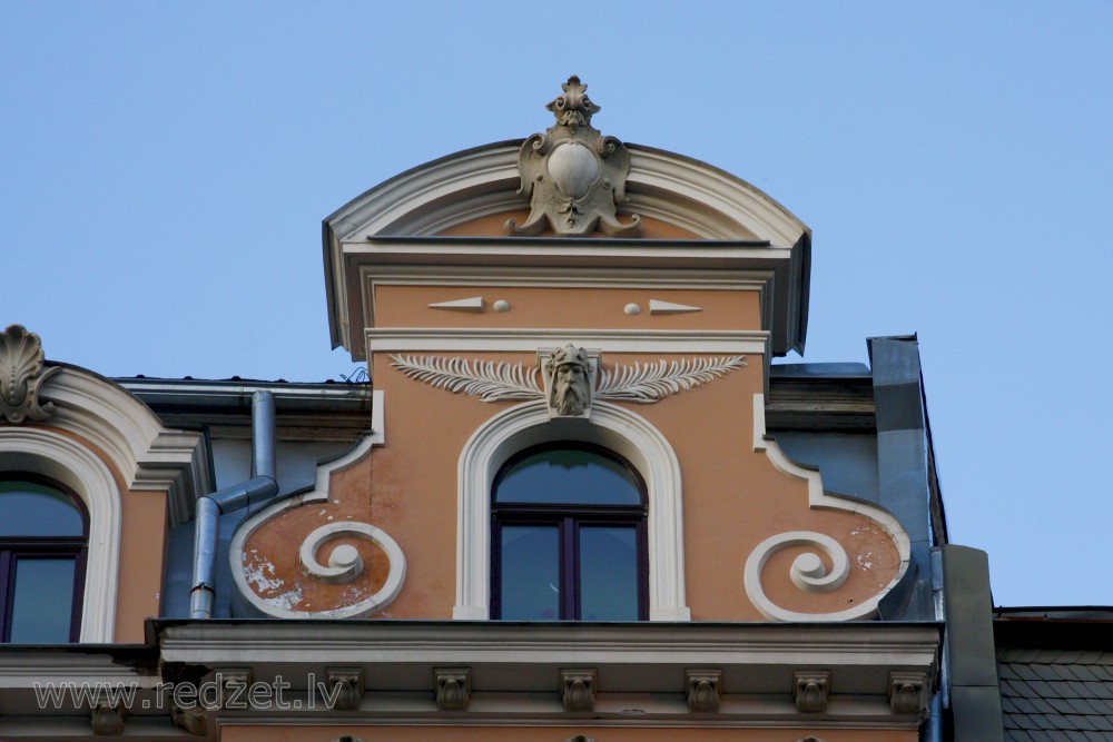 Fasādes fragments (Lāčplēša 27)