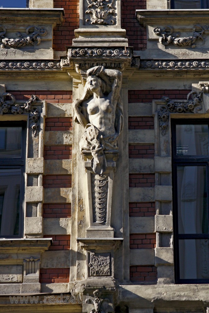 Skulpturāls cilnis (Lāčplēša iela 36)