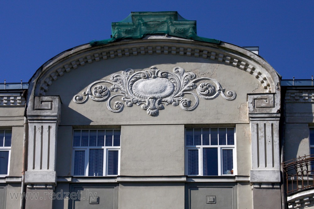 Fasādes fragments (Pērnavas 42)