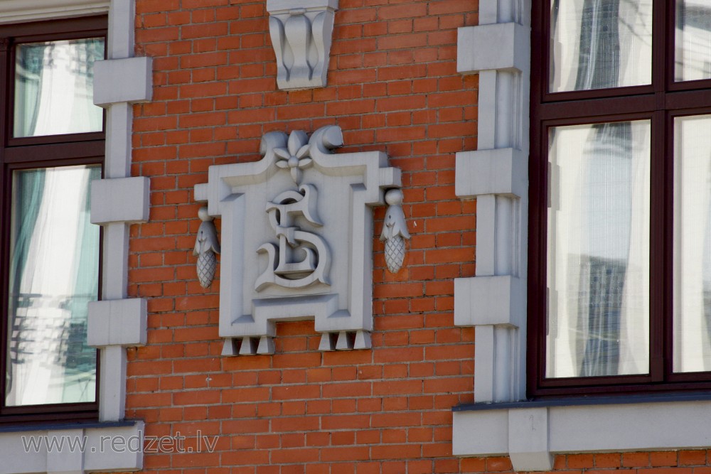 Moulding on the Schwab House Facade