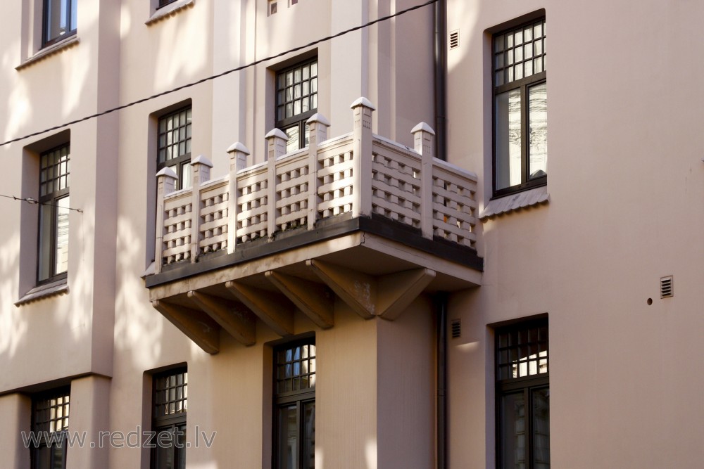 Ēkas balkons (Skolas 12a)
