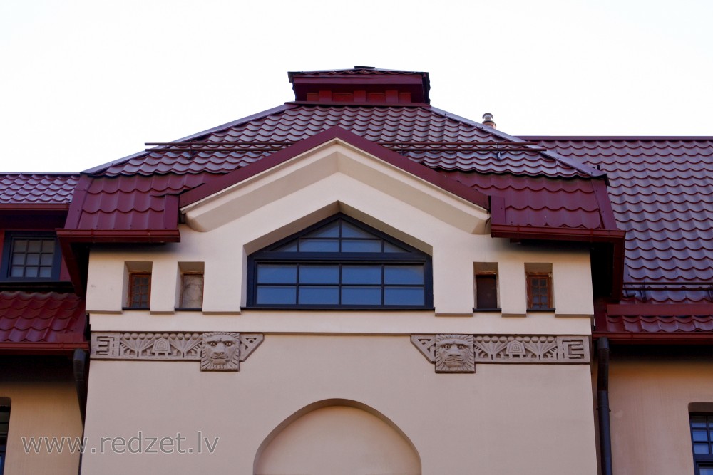 Fasādes fragments (Skolas 12a)