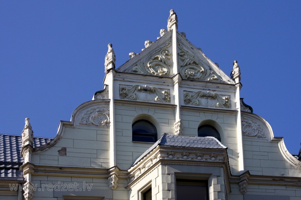 Fasādes fragments (Skolas 14)