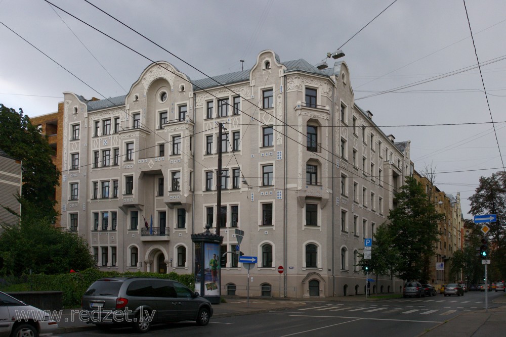 Rīga, Skolas iela 32