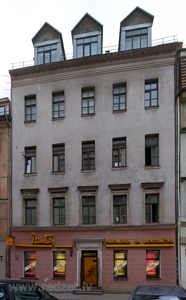 Rīga, Vaļņu iela 37
