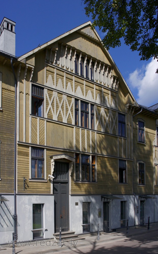 Laubes māja (Zvejnieku 5a)