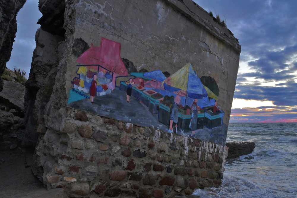 Grafiti uz ziemeļu fortu drupām (Liepāja)