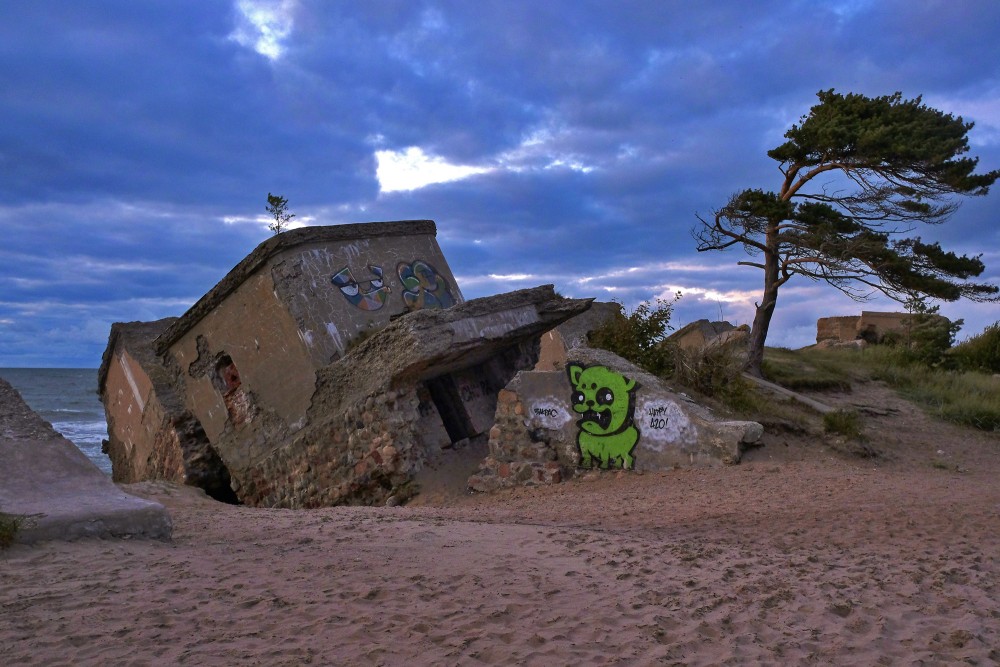 Grafiti uz ziemeļu fortu drupām (Liepāja)