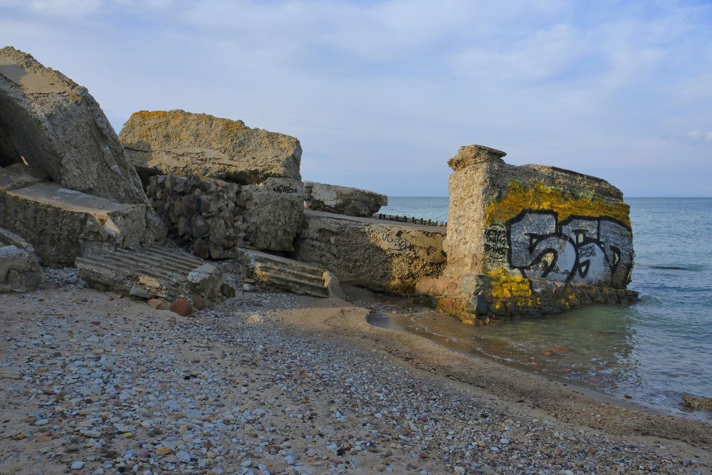 Grafiti uz ziemeļu fortu drupām (Liepāja)