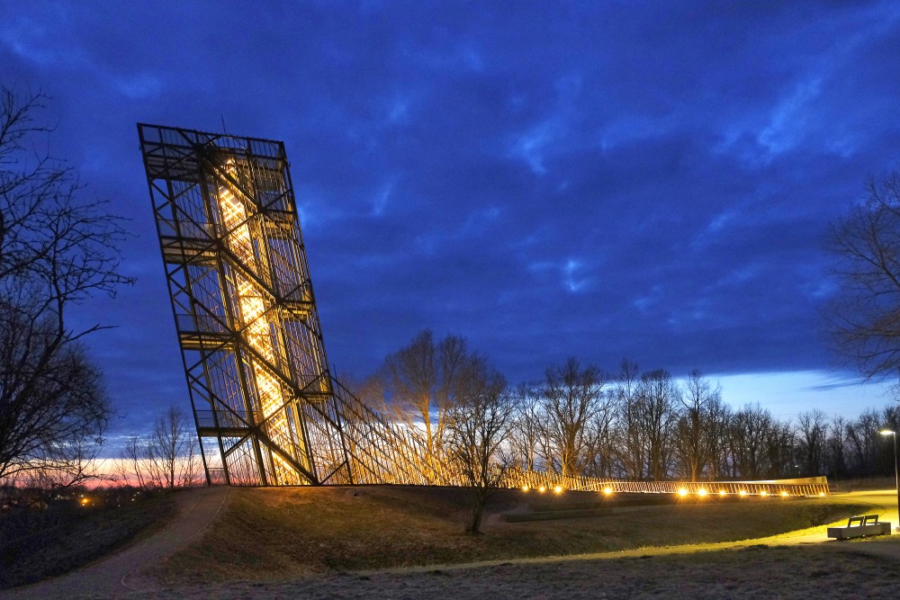 Kuldīgas skatu tornis naktī Kuldīgas skatu tornis naktī