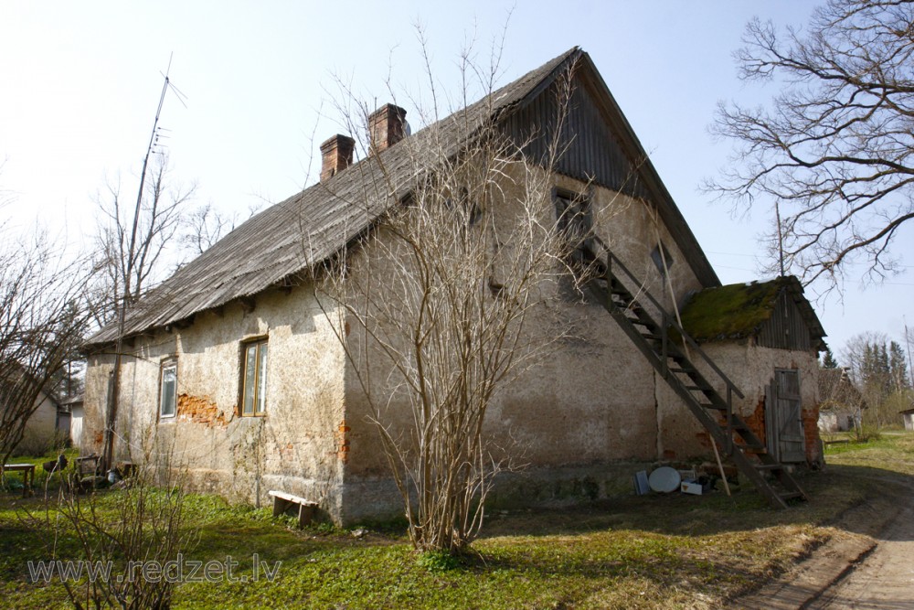 Turkalnes muižas kalpu māja