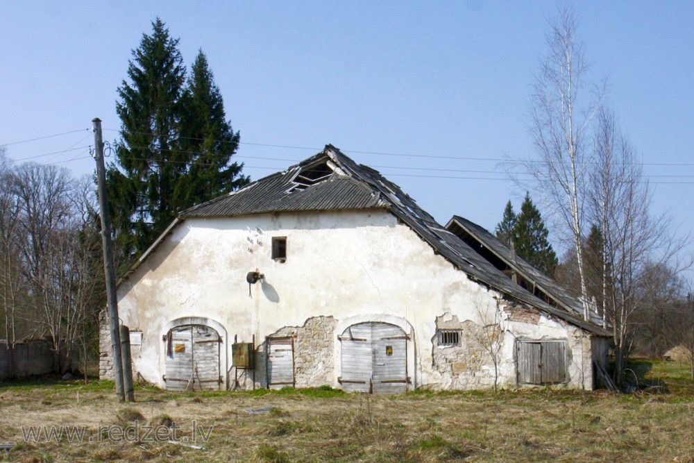 Turkalnes muižas pussagruvis zirgu stallis Turkalnes muižas pussagruvis zirgu stallis