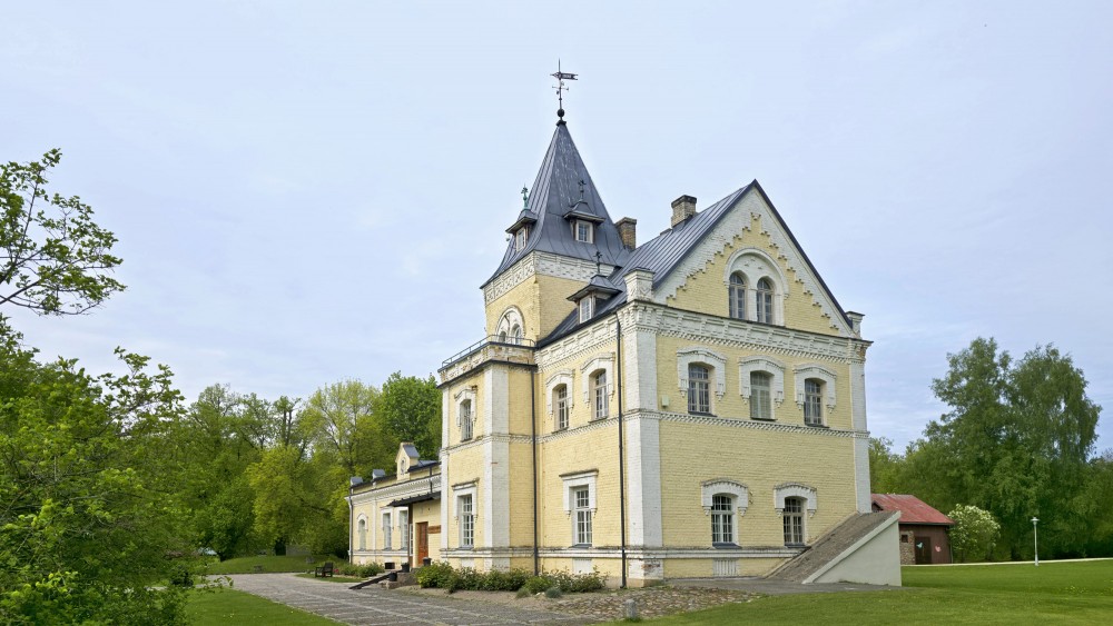 Historical building of Dole Manor and the surrounding park
