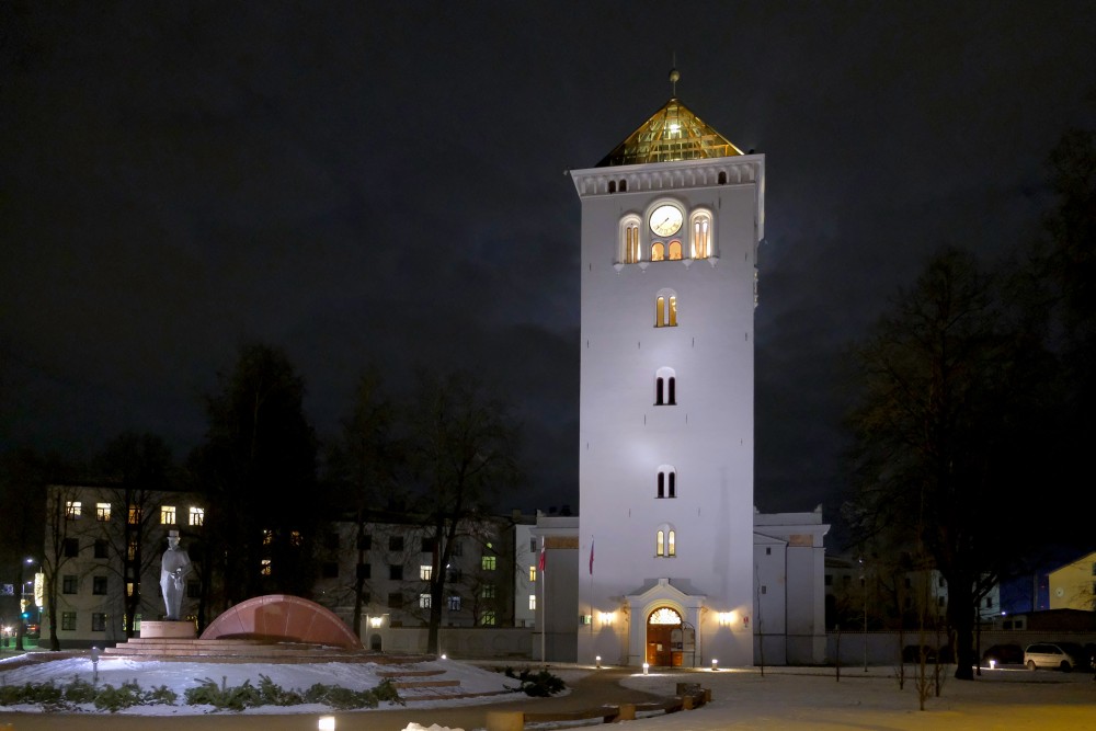 Jelgavas Sv. Trīsvienības baznīcas tornis naktī