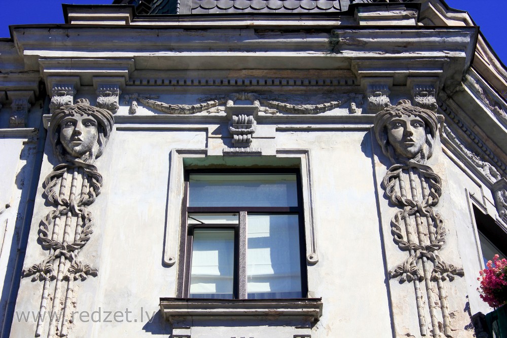 Ventspils, Pils Street 40, fragment