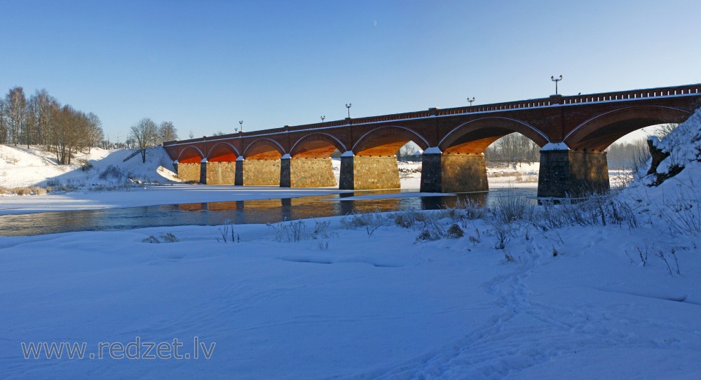 Kuldīgas velvju tilts ziemā