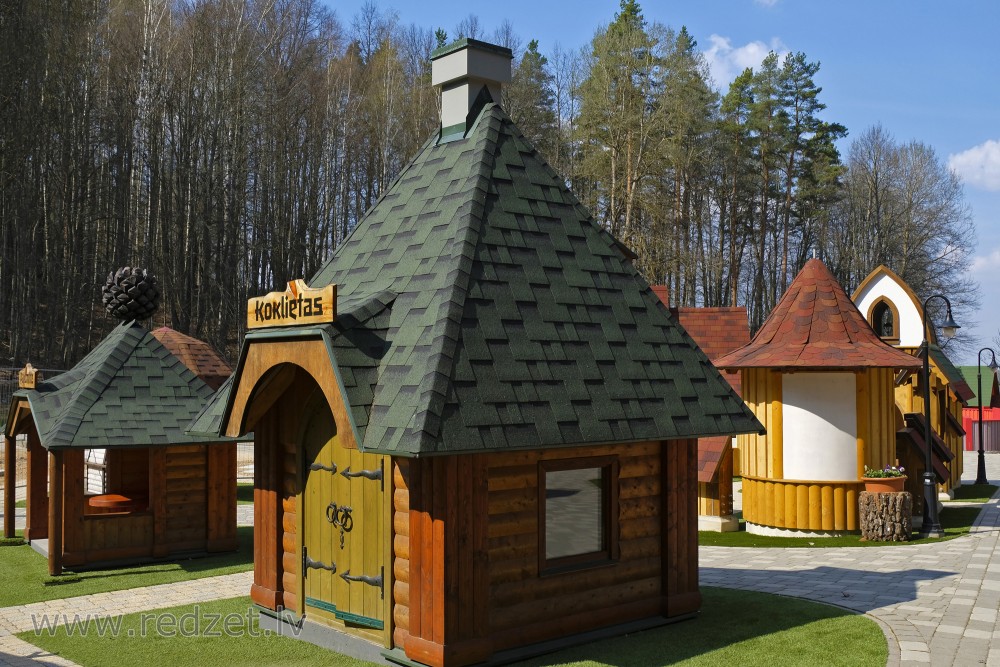 Dwarf Town "Čiekure" Woodworking Lodge