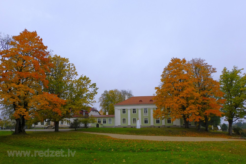 Alūksne Art School in Autumn