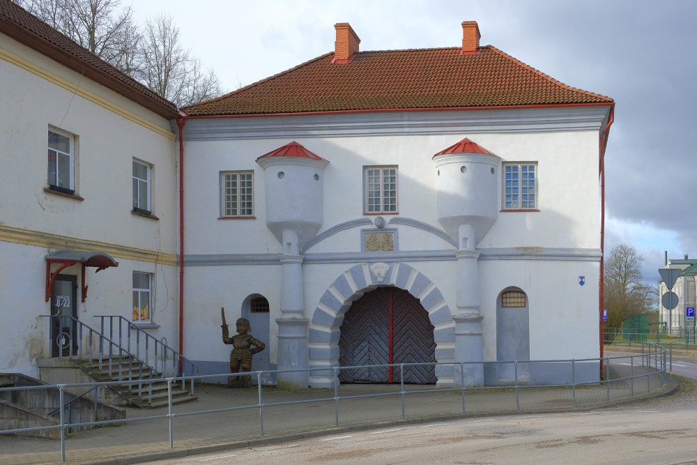 Priekules muiža. Zviedru vārti