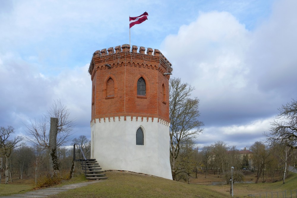 Priekules pils skatu tornis