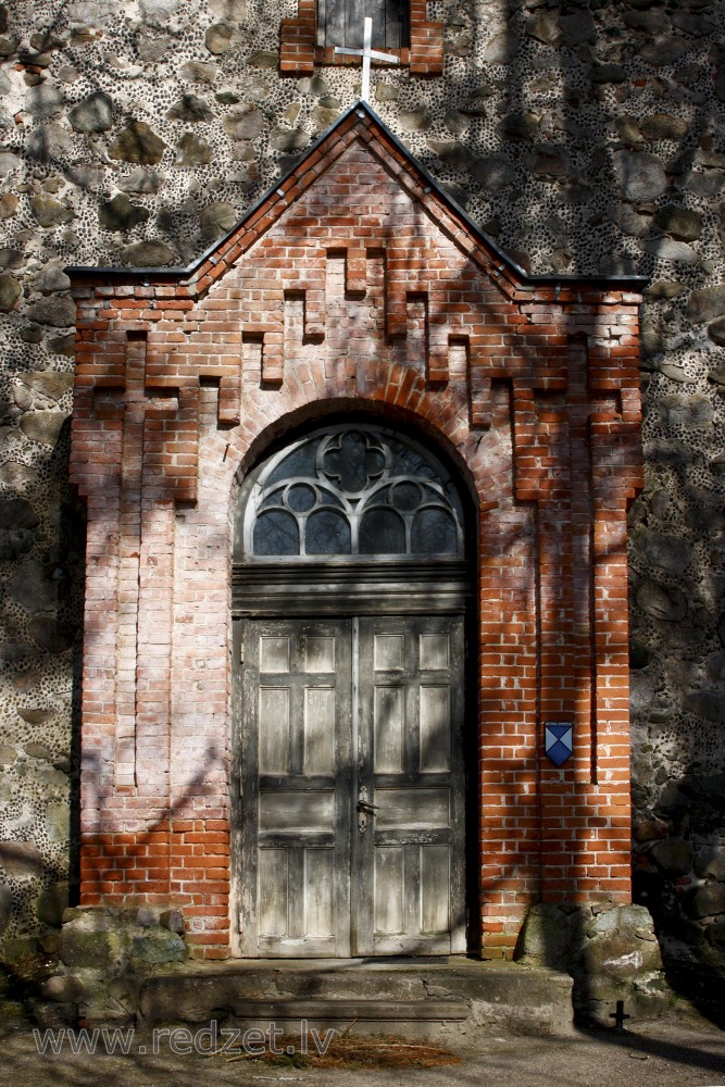 Dārtes luterāņu baznīcas ieejas portāls