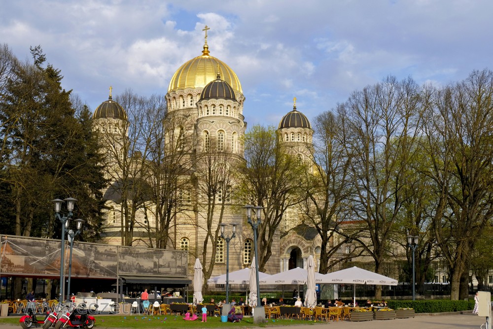 Skats uz Rīgas Kristus Piedzimšanas pareizticīgo katedrāli no Espalanādes
