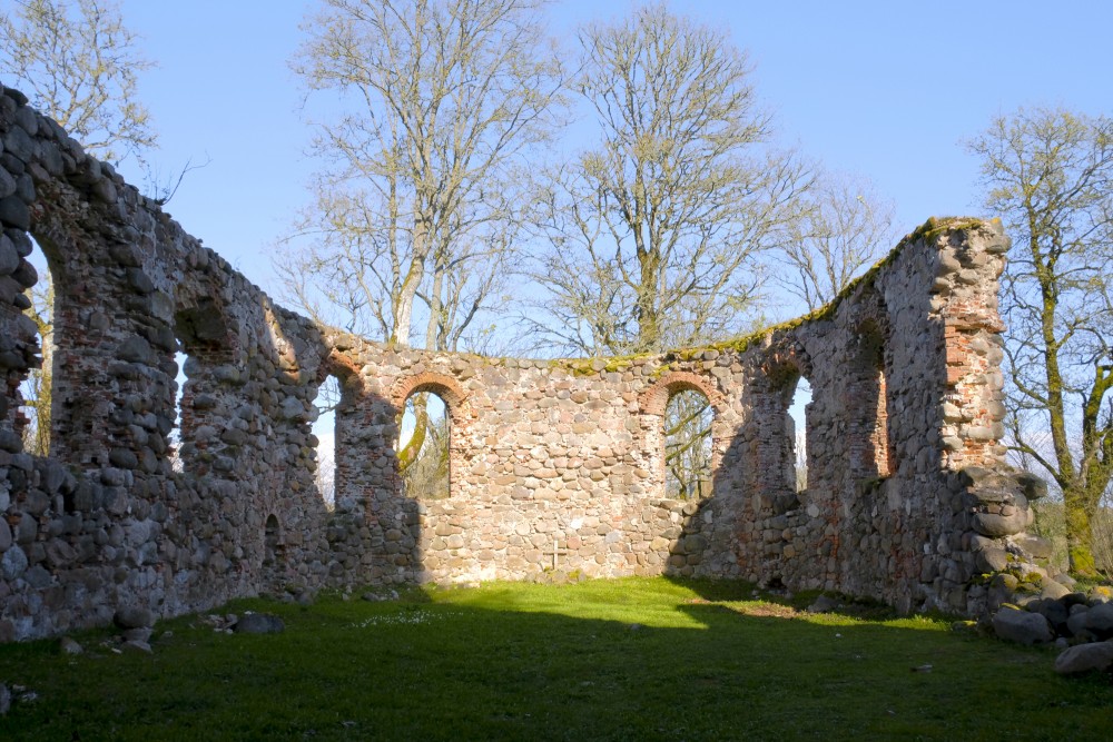 Embūtes baznīcas drupas Embūtes baznīcas drupas