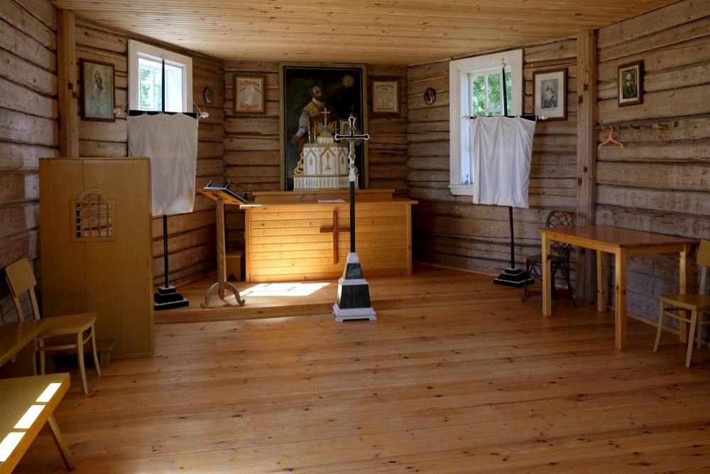 Zariņu kapu kapelas iekšpuse