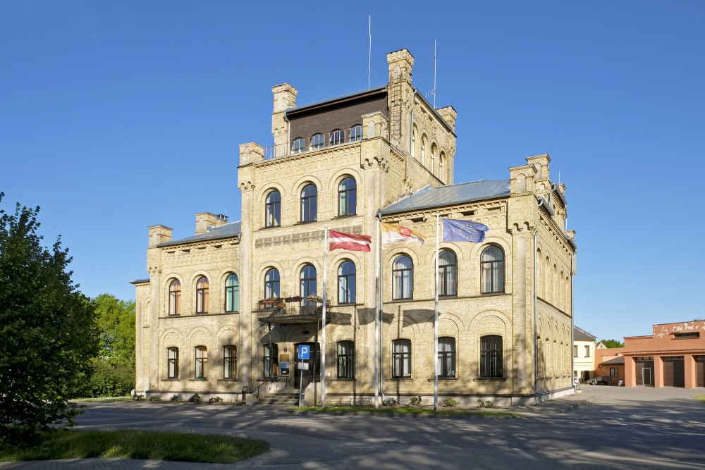 Auces novada pašvaldības administrācijas ēka