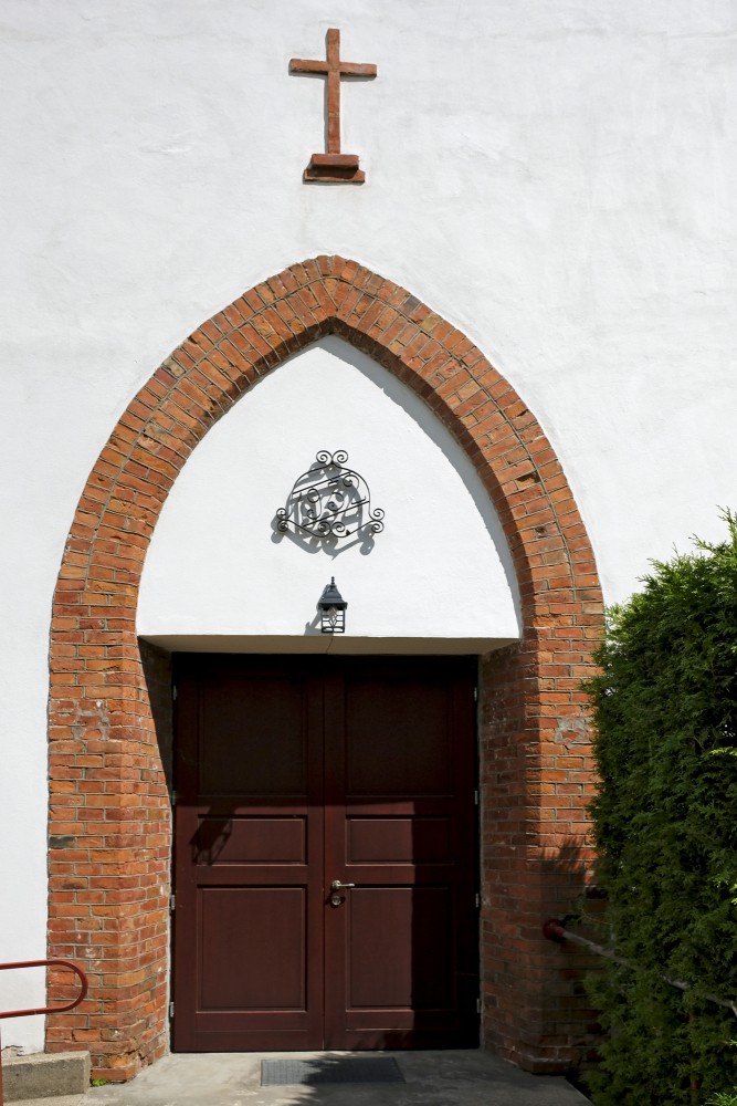 Līvānu luterāņu baznīcas ieejas portāls