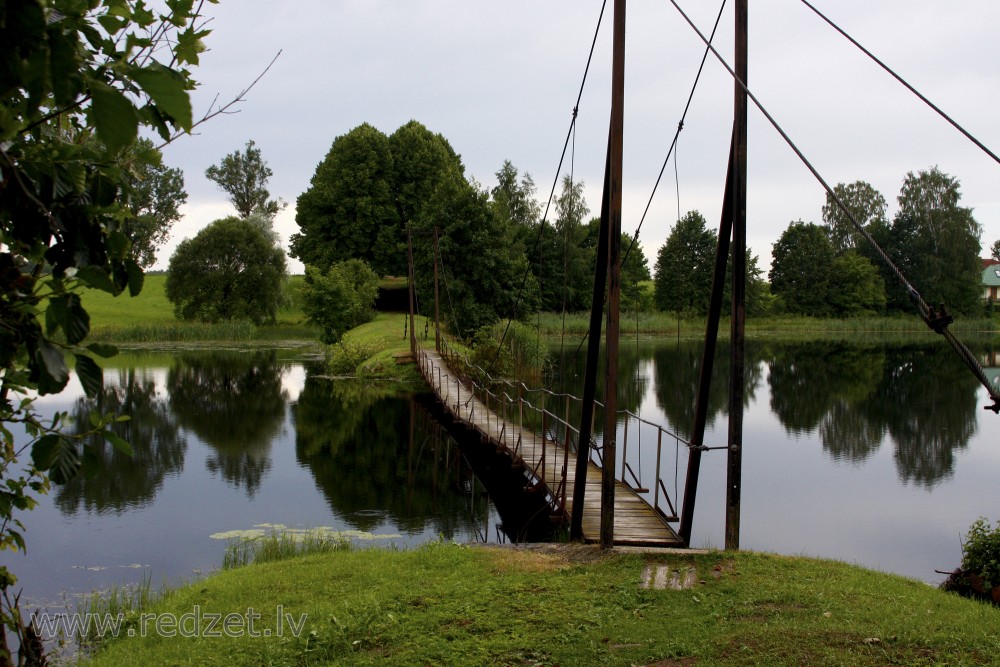 Gājēju tilts pār Padures ūdenskrātuvi