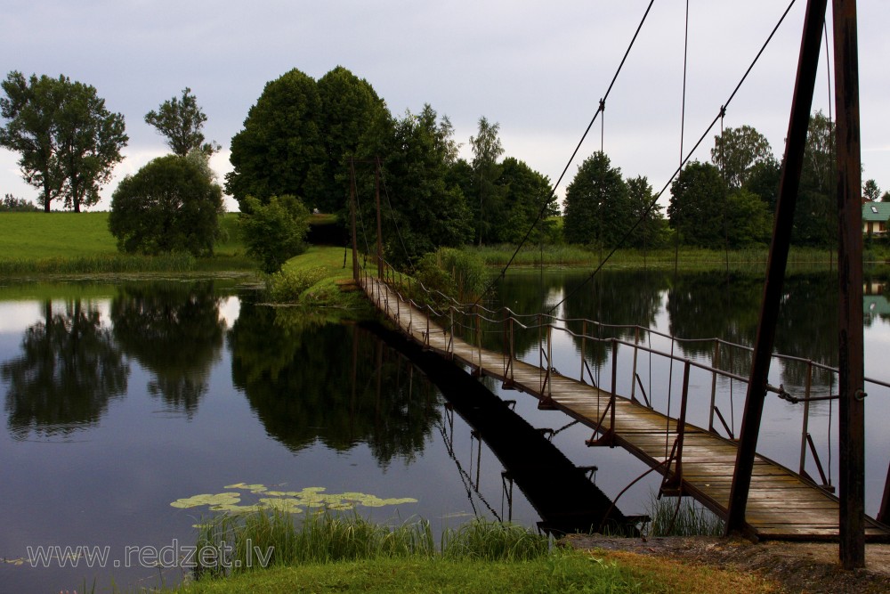 Gājēju tilts pār Padures ūdenskrātuvi