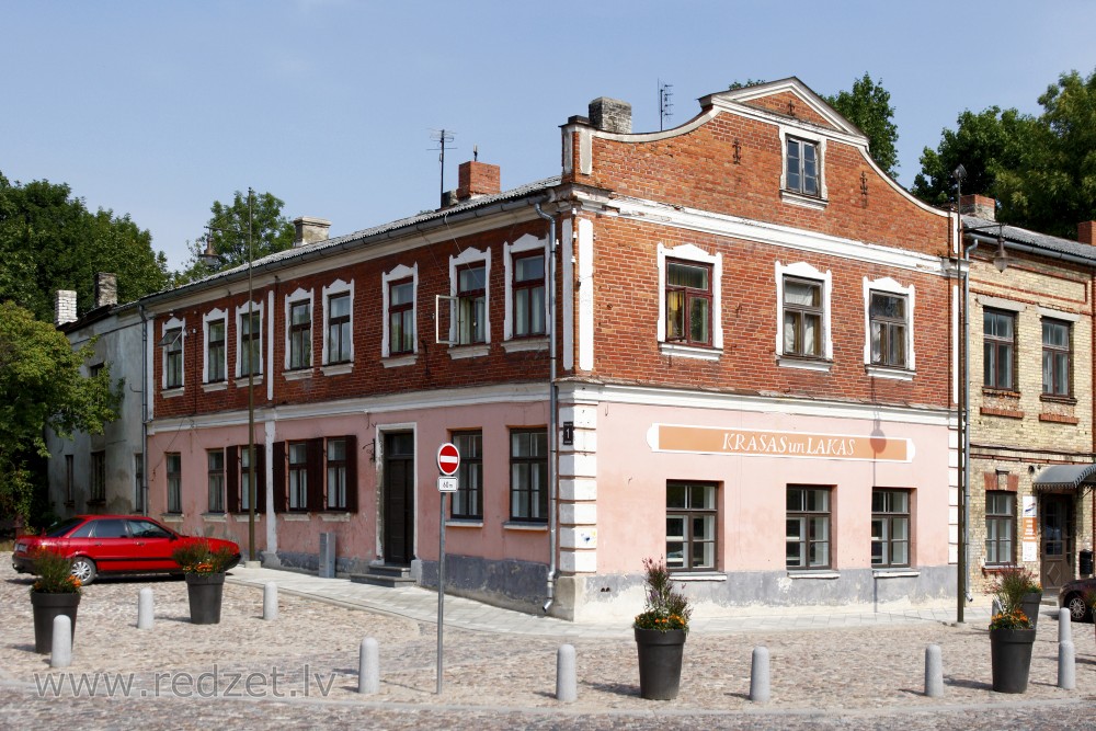 Kuldīga, Policijas iela 1