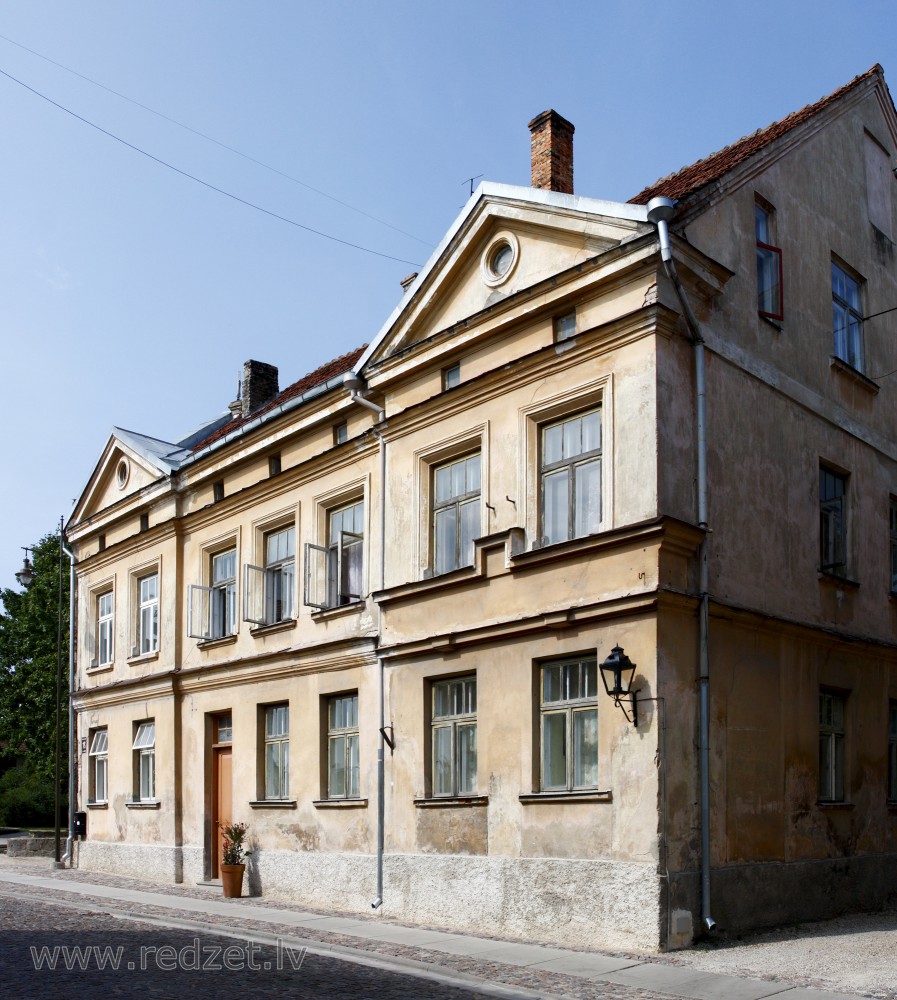 Baznīcas iela 18, Kuldīga