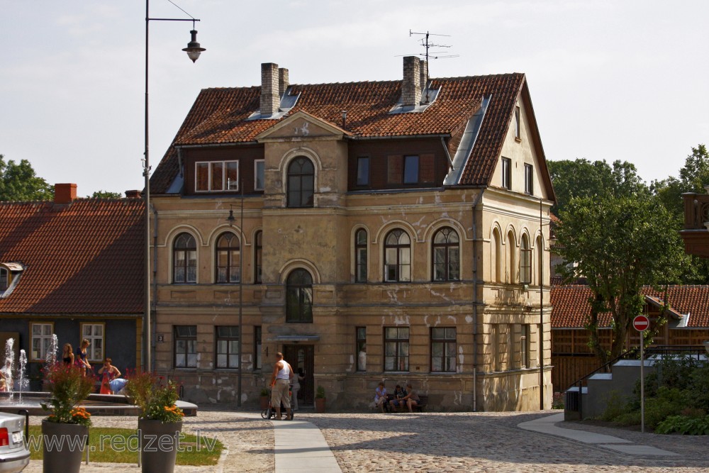Kuldīga, Baznīcas iela 3