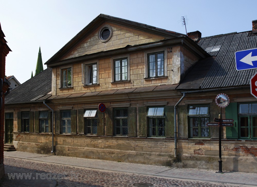 Kuldīga, Raiņa iela 7