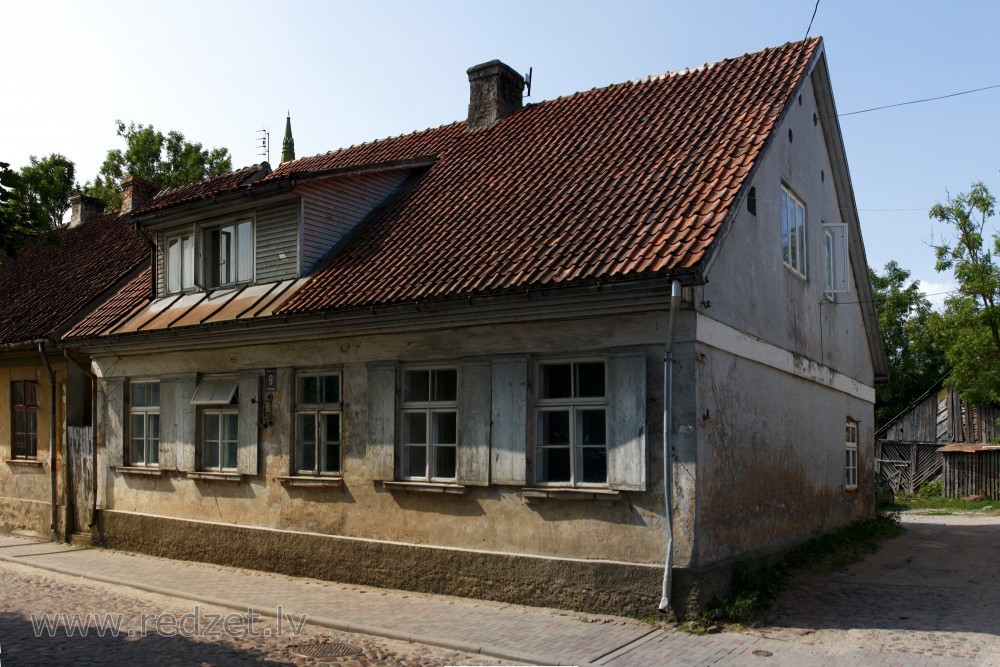 Kuldīga, Raiņa iela 9