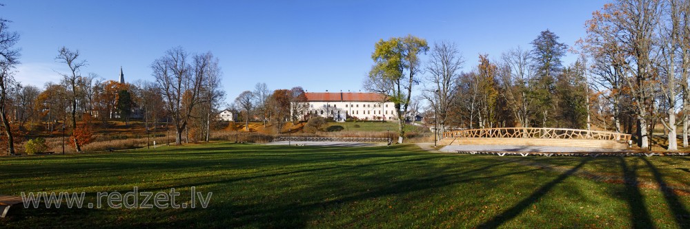 Dundagas pils un parks